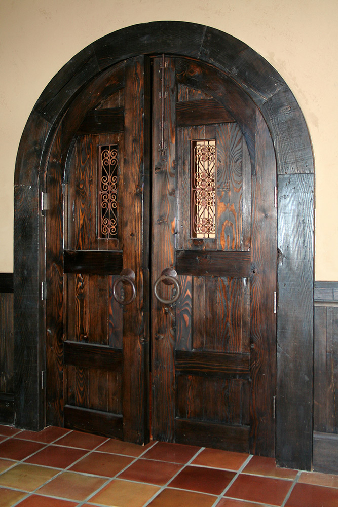 Arched Interior Door With Grilled Peeps La Puerta Originals