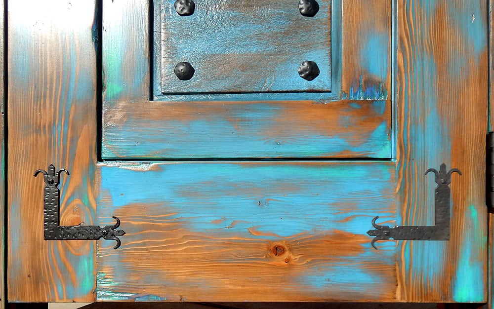 hardware details on classic Santa Fe blue gate
