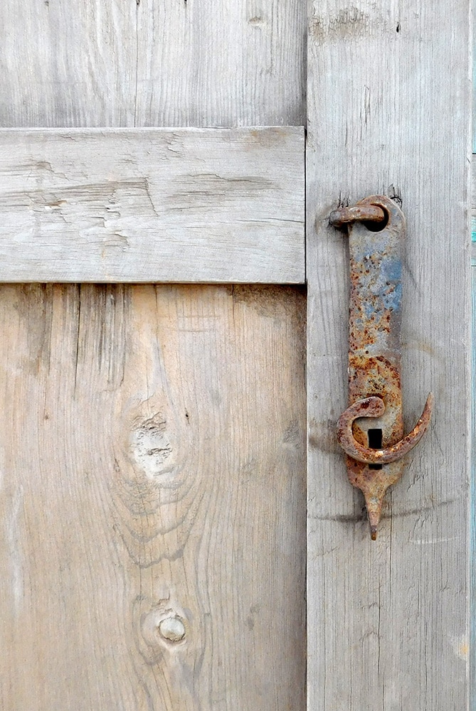 Antique hasp on double gate