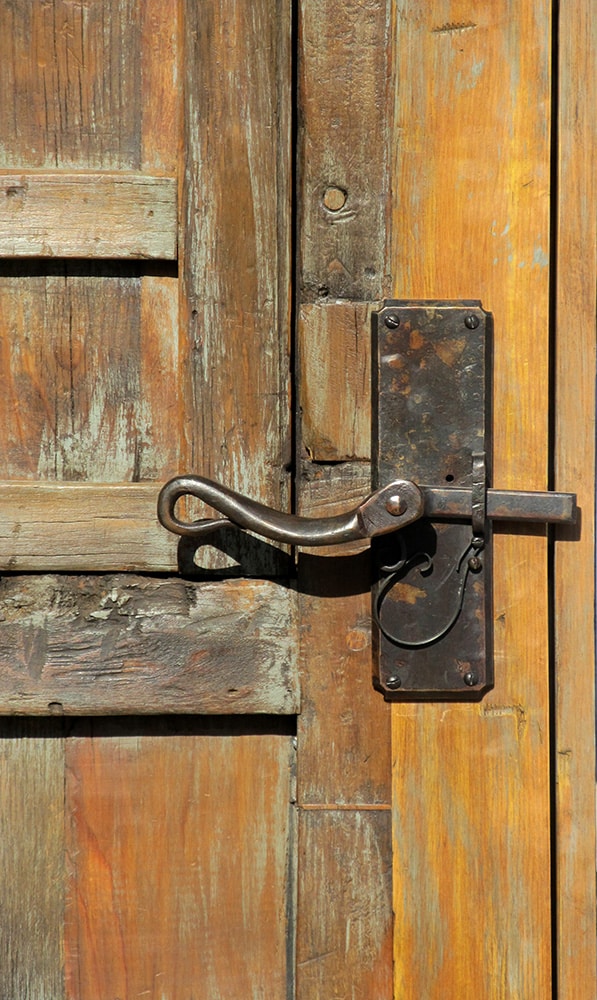 handle-door-9690-05-Door-crop Rustic door with latch with loop lever handle