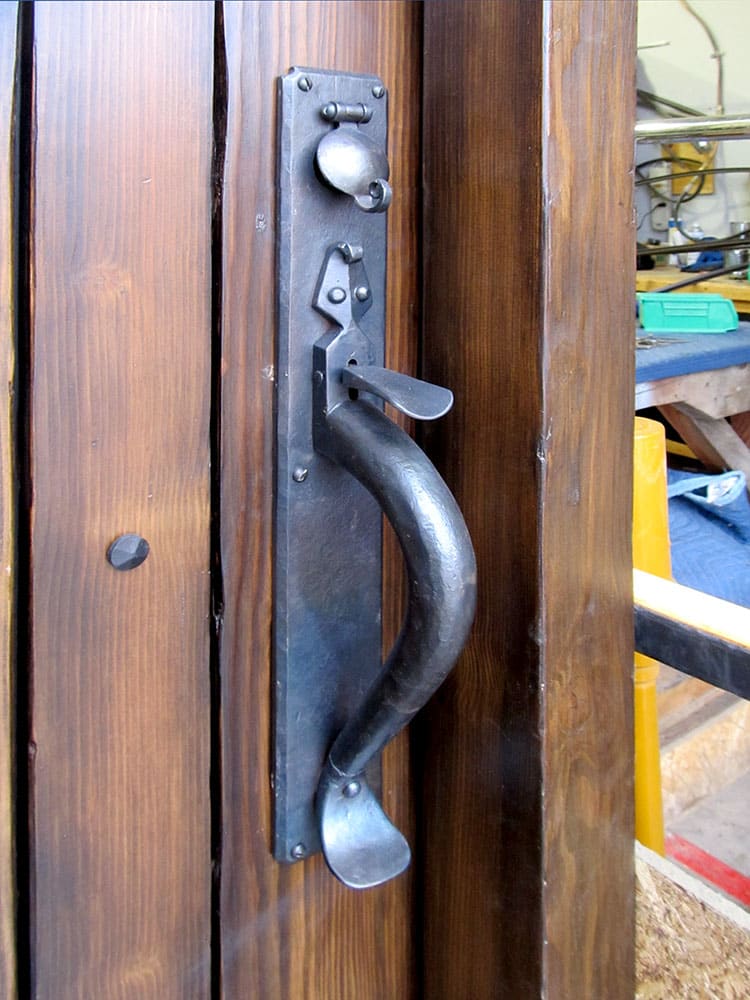 Thumb latch handle