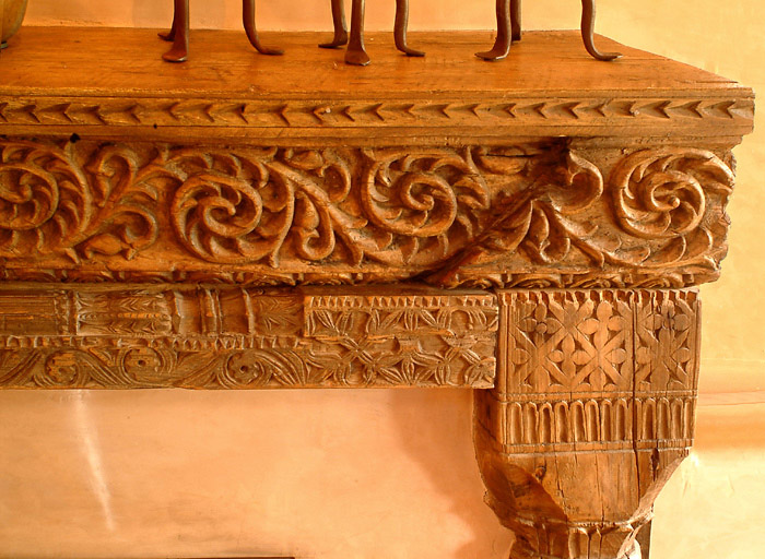 0000094_0000191 Carved mantel