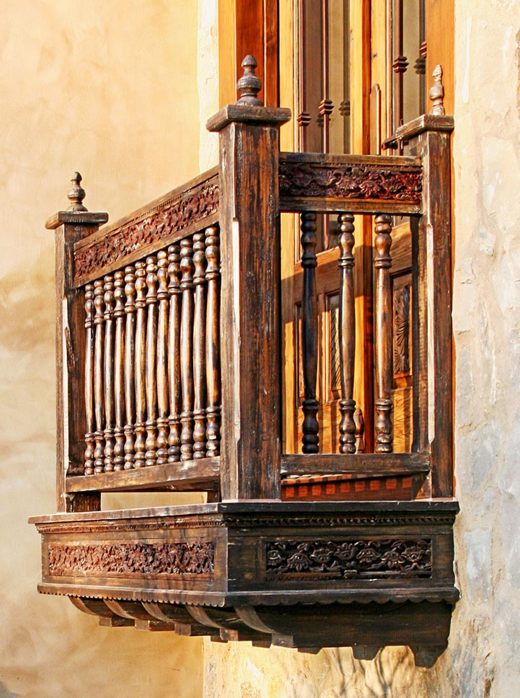 0000722_0001567 Balcony with carving