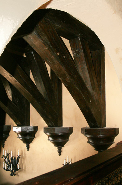 Heavy timber truss with corbels