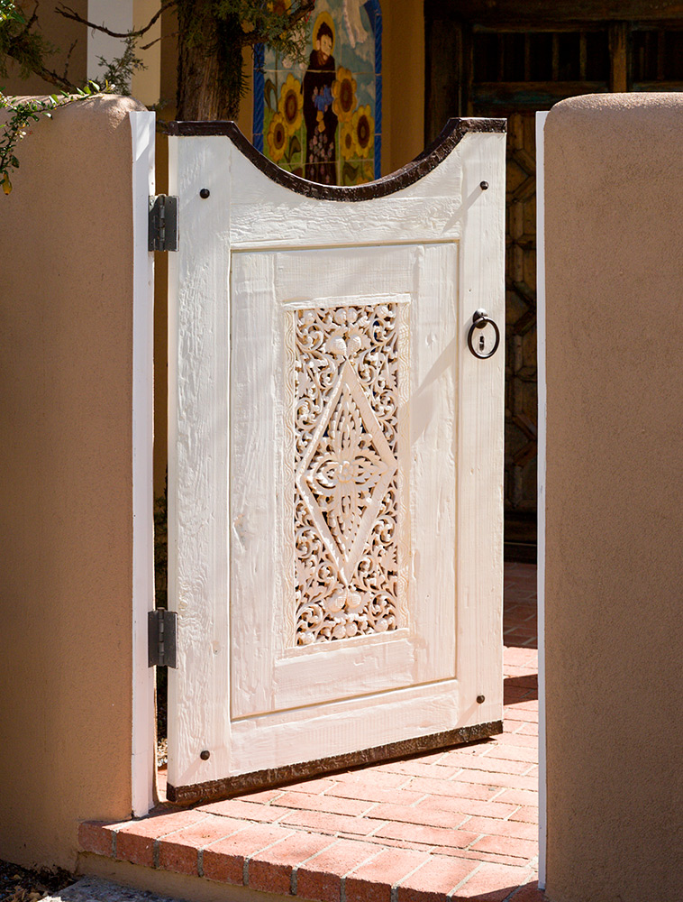 Custom gate with carved panel