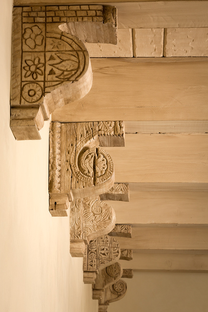 Ceiling corbels