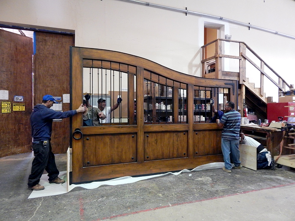 10135-08-Gate-on-the-move.jpg