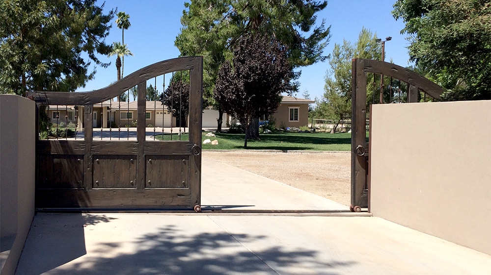 10517-01-Driveway-Gate.jpg