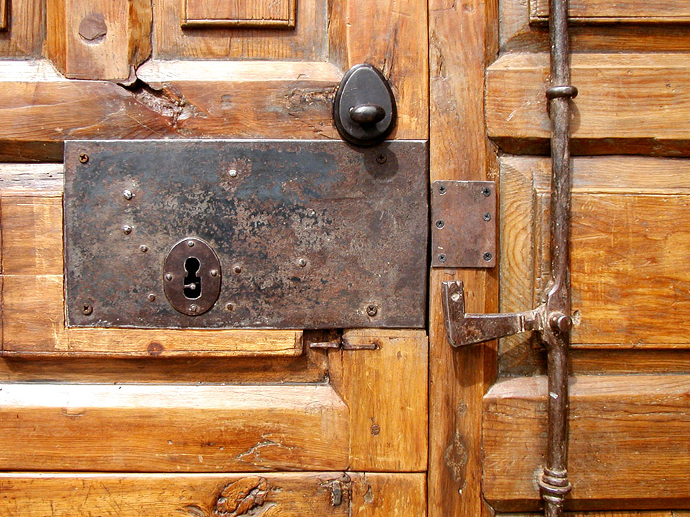 7681A-Door-w-Hdw-DET1.jpg