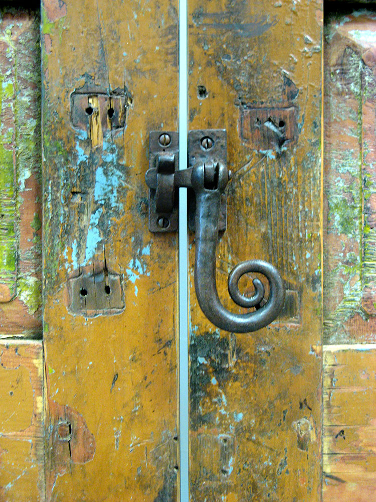 8856-01-Shutters-Hdw-DET1.jpg