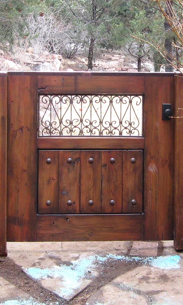 Center of triple panel gate