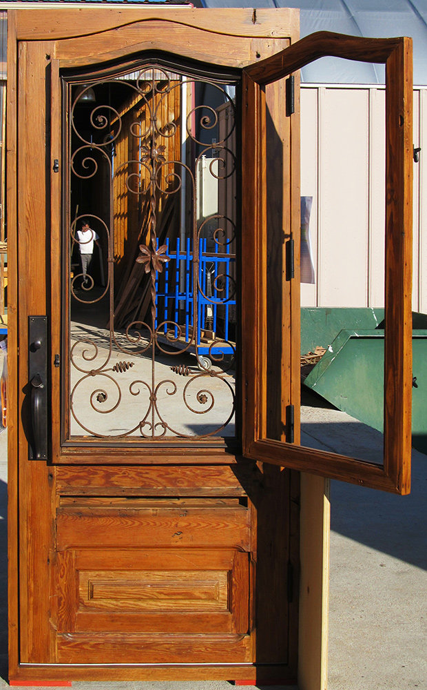 9945-01-Door-Hdw-DET.jpg